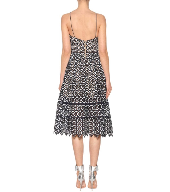 Дантелена рокля с бюстие в тъмно синьо и бяло